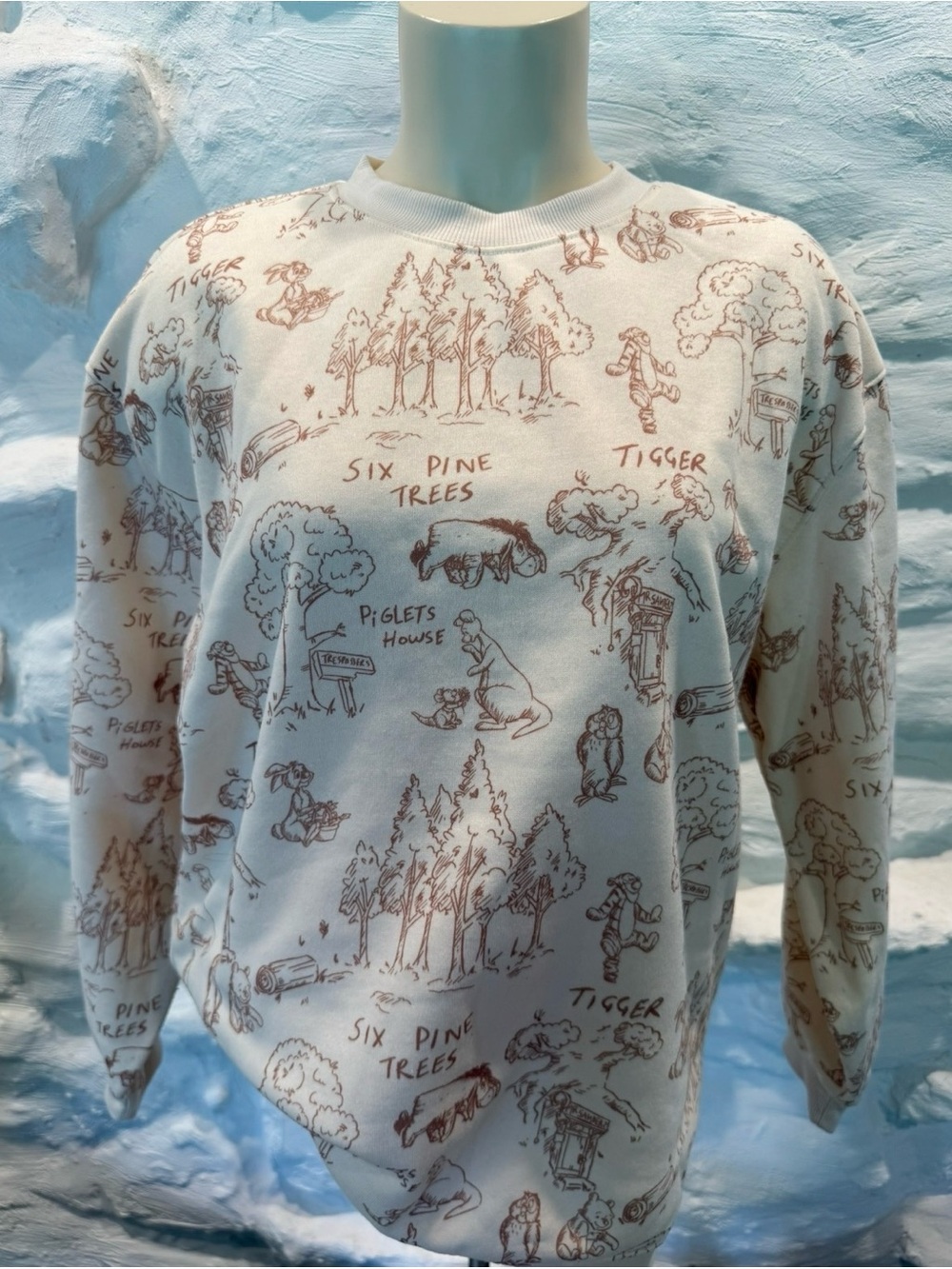 Women’s Classic Cream Graphic Winnie the Pooh Crewneck Sweatshirt Medium